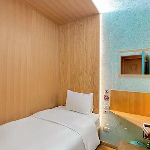 Single Room only 4 hrs Time of 01 am 0400 am